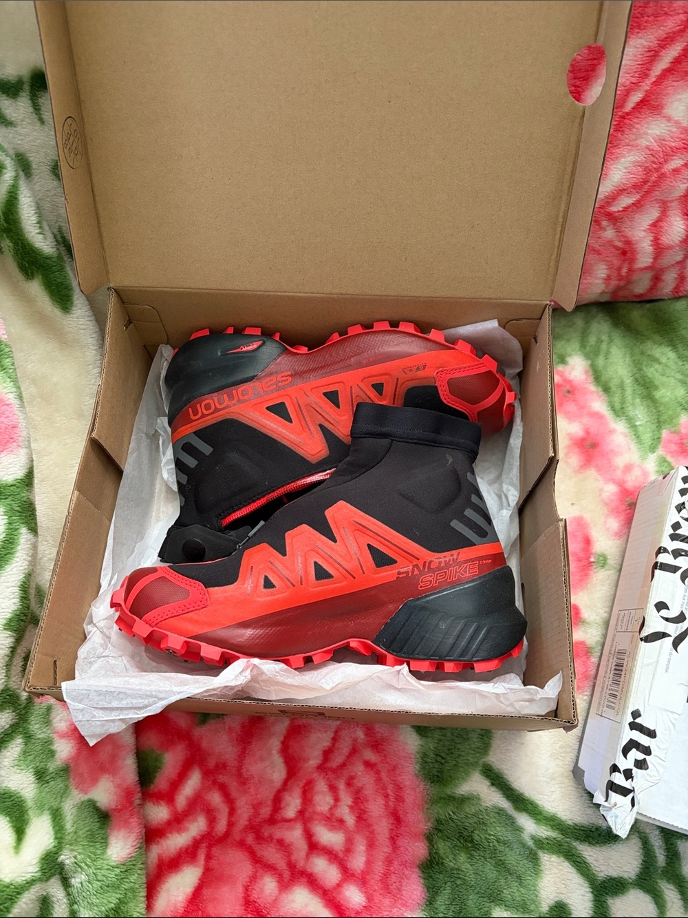 Salomon UNISEX Trail Sneakers in Black & Red
